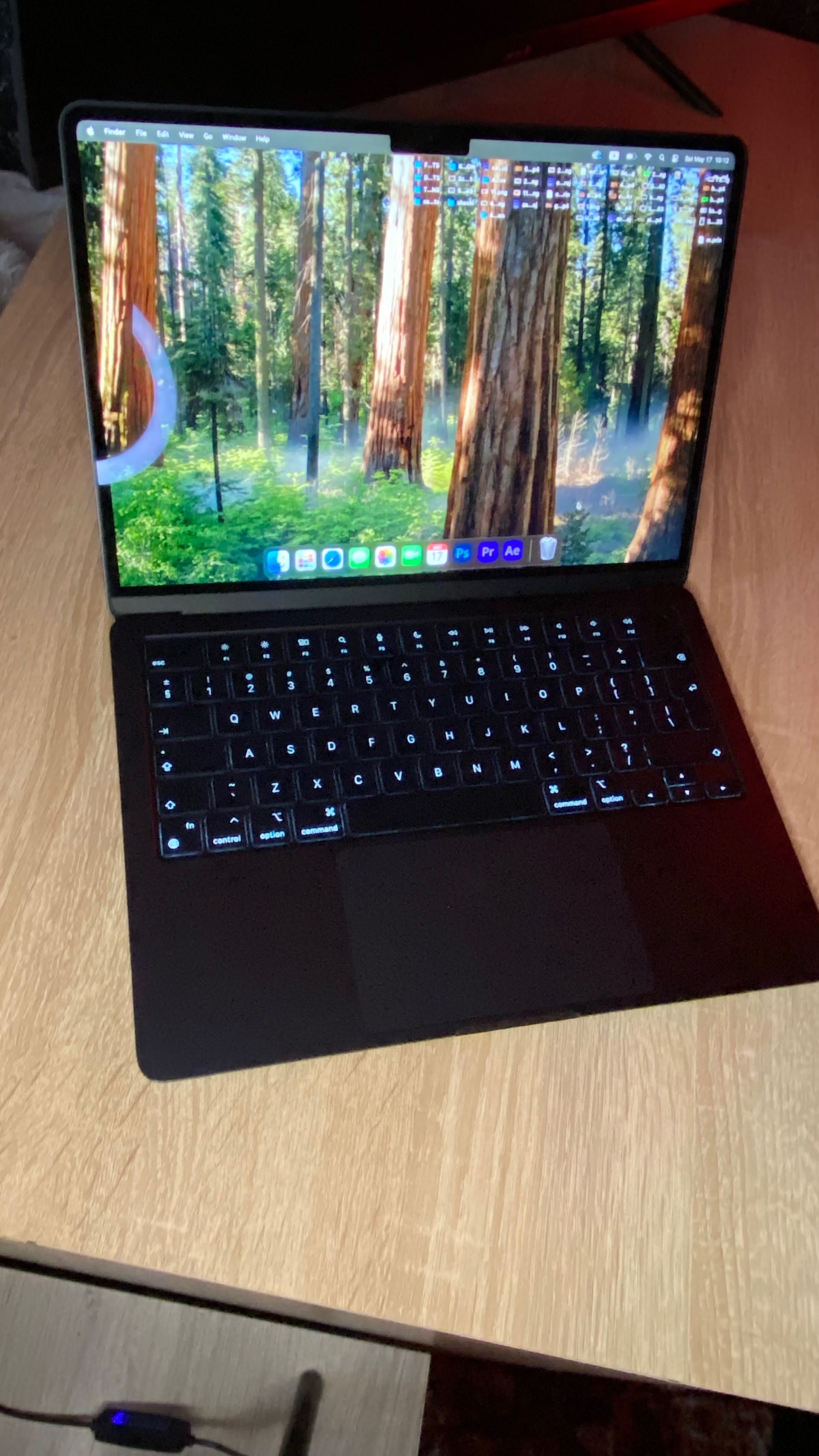 MacBook Air M2 2022 Midnight – Перфектен! 94% батерия! Като нов