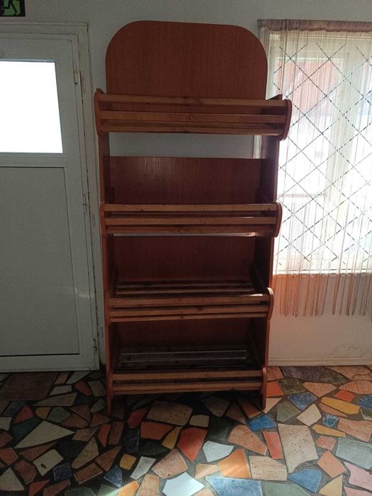 Дървен щанд за хляб