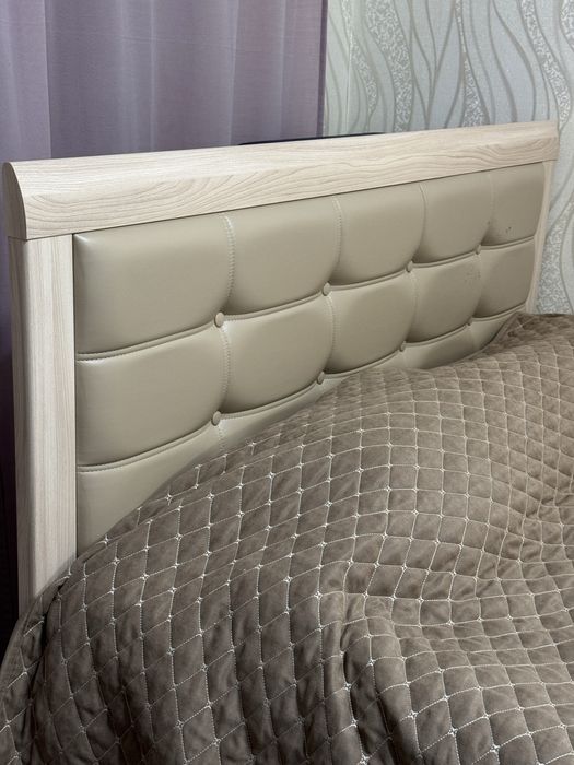 Продам двуспальную кровать