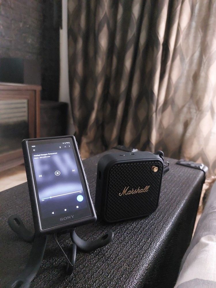 Портативная колонка Marshall M4 — мощный звук в стильном корпусе!