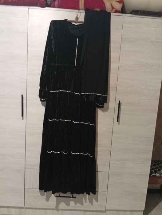 Платье с шарфом