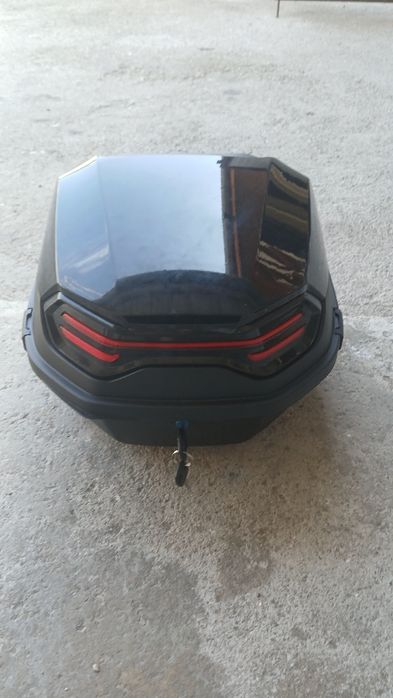 Vand top case pt.scuter negru mat