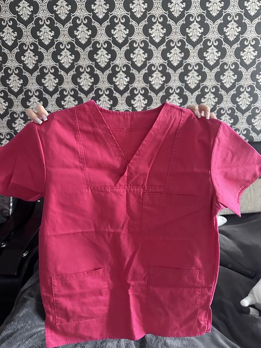 Costum medical roz