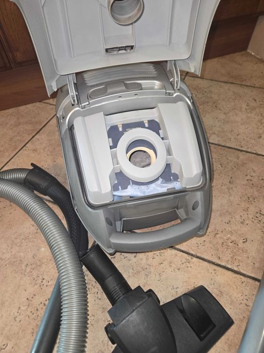 Прахосмукачка AEG  viva quickstop 2200w