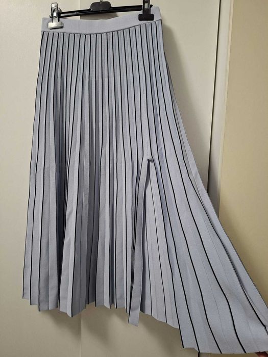 Fusta tricotata cu pliseuri MANGO marimea M. NOUA cu eticheta!!!