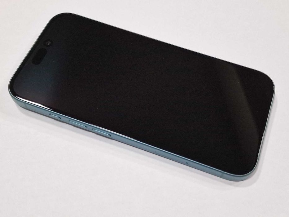 Apple iPhone 16 128GB / спукан гръб