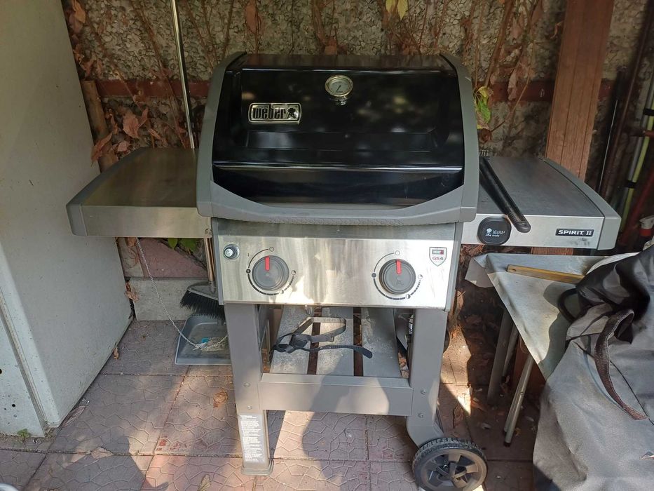 Газовый гриль Weber Spirit 210  c чехлом