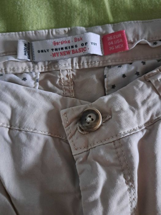 Pantaloni Bershka marimea 36