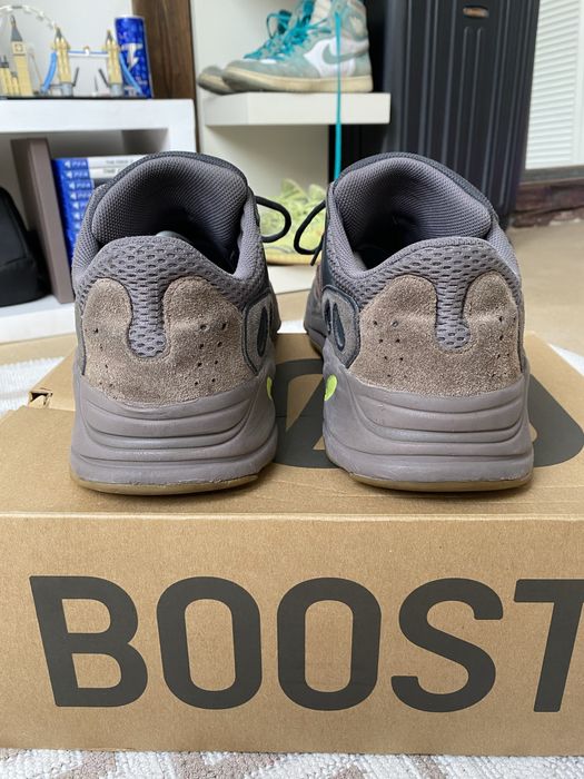 Yeezy 700 V1 Mauve cititi descrierea