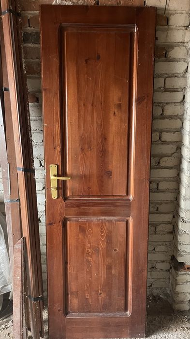 Инериорна дървена врата с каса