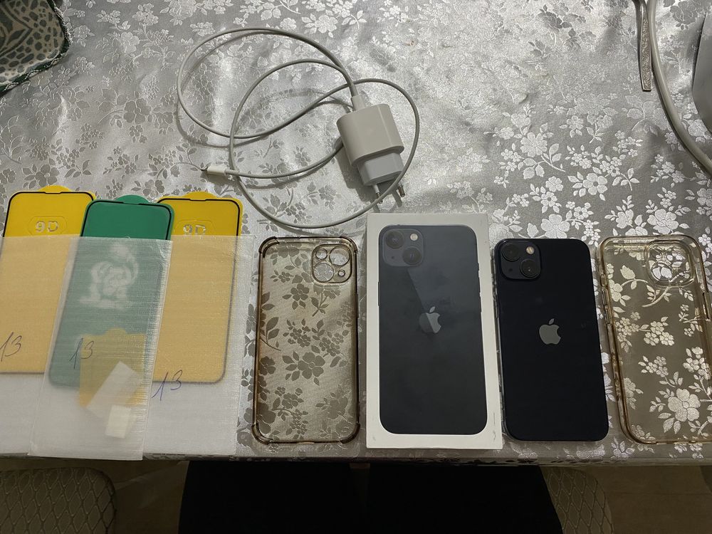 Продаю IPhone 13