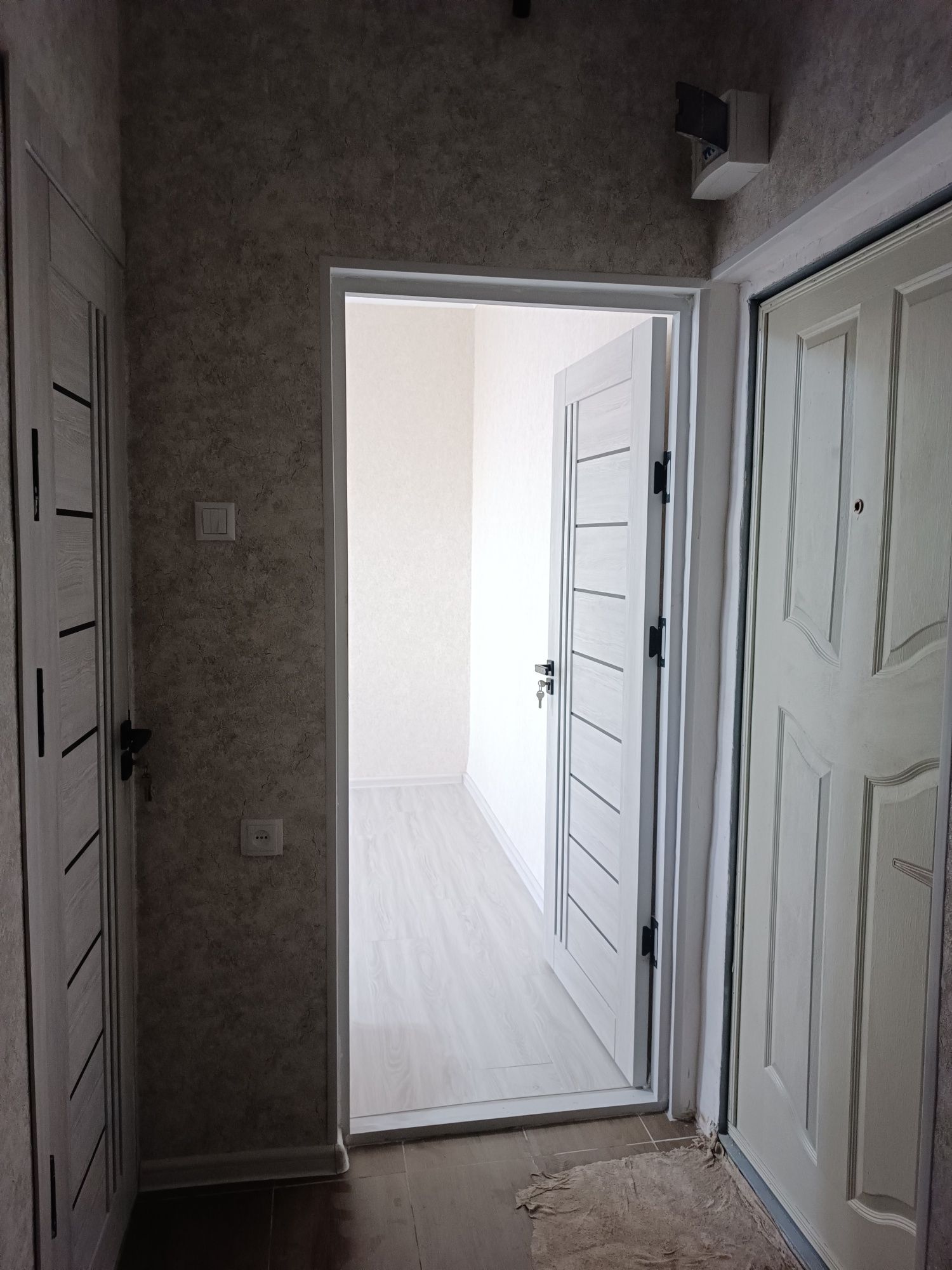 Продается 1/4/4 в Ангрене