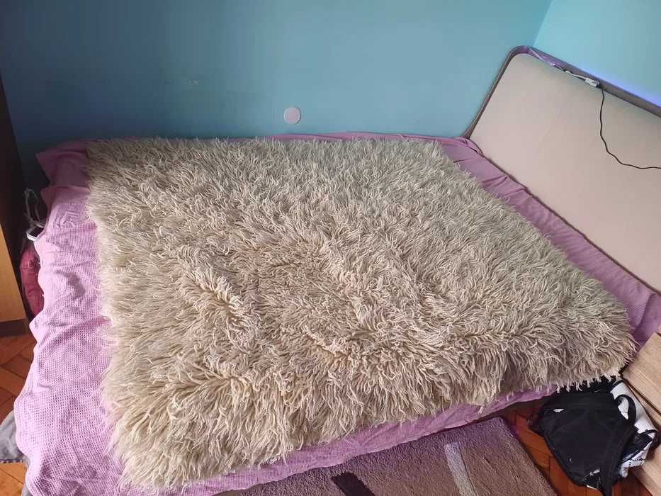 Продавам 3 броя нови бели аши/китеници