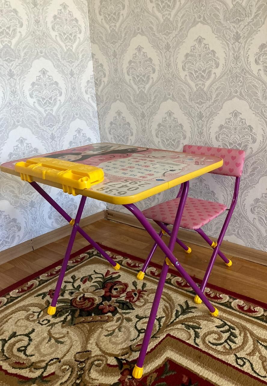 Стол для девочек со стулом