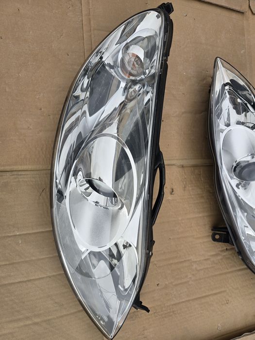 Фар ляв десен за Peugeot 407 / Пежо 407