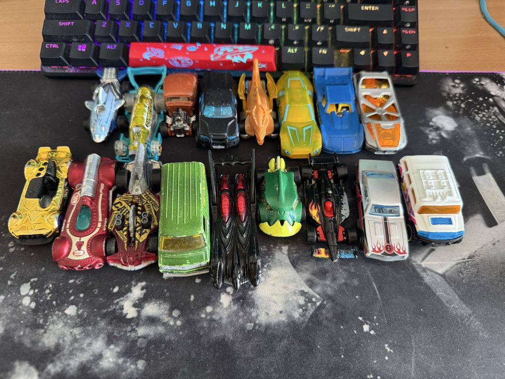 Hot wheels колички