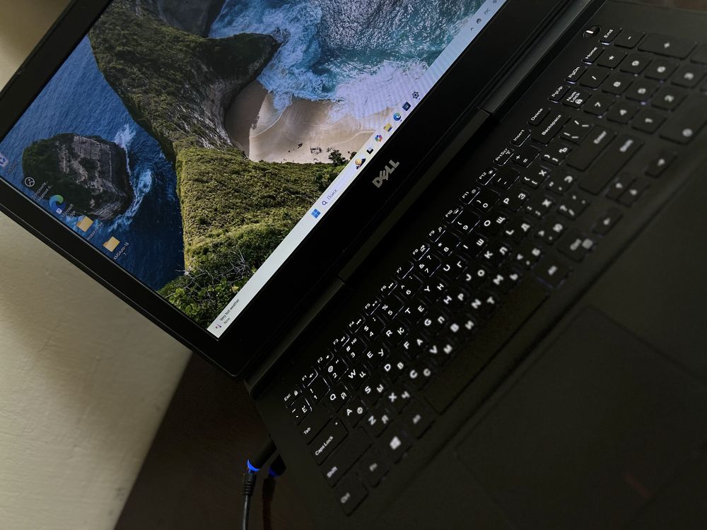 Dell inspiron 15 7000 Core i7. 7 th Dasturlash, IT, igra.