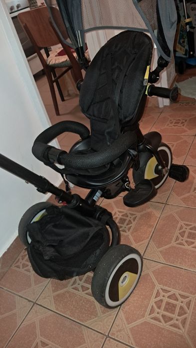 Tricicletă pentru copii, cu o trotinetă cadou