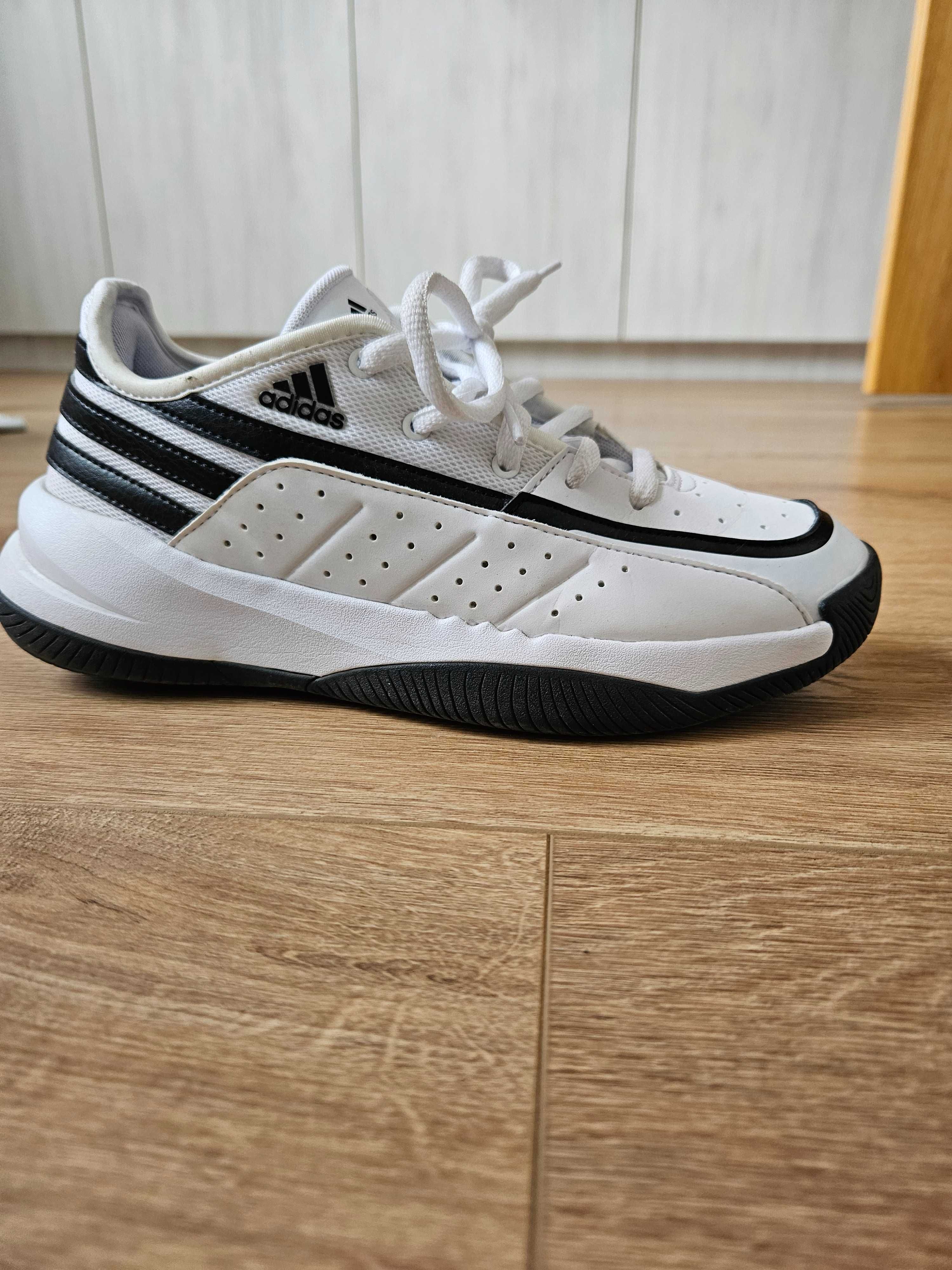 Спортни обувки от adidas