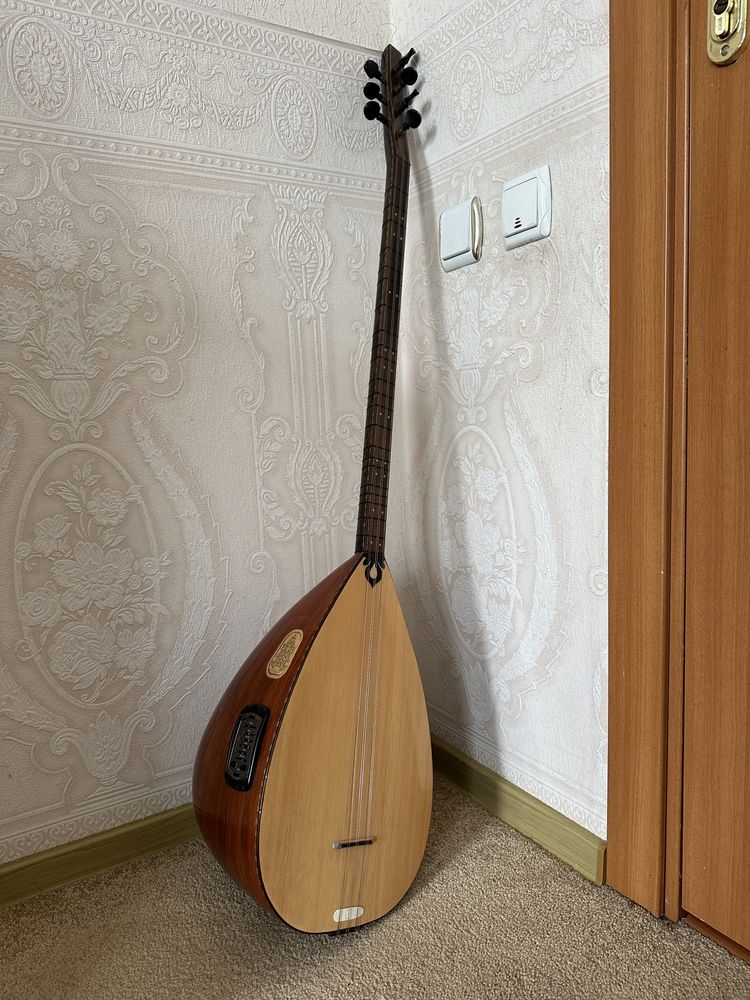 В продаже профессиональный Саз ( Баглама ) Турецкий инструмент.