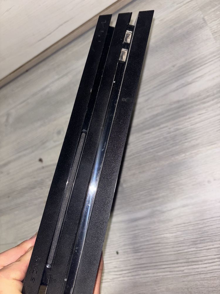Vand ps 4 pro cu 3 jocuri