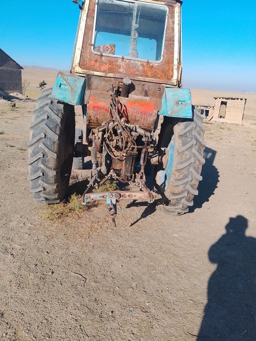 Yumz traktori sotiladi