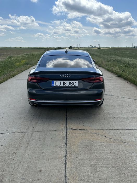 Audi A5.