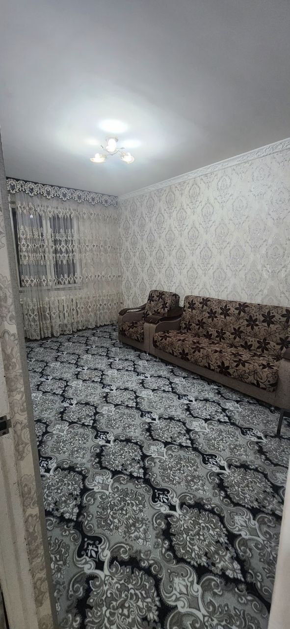 Chilonzor  11 kvda 4 honali uy bor.