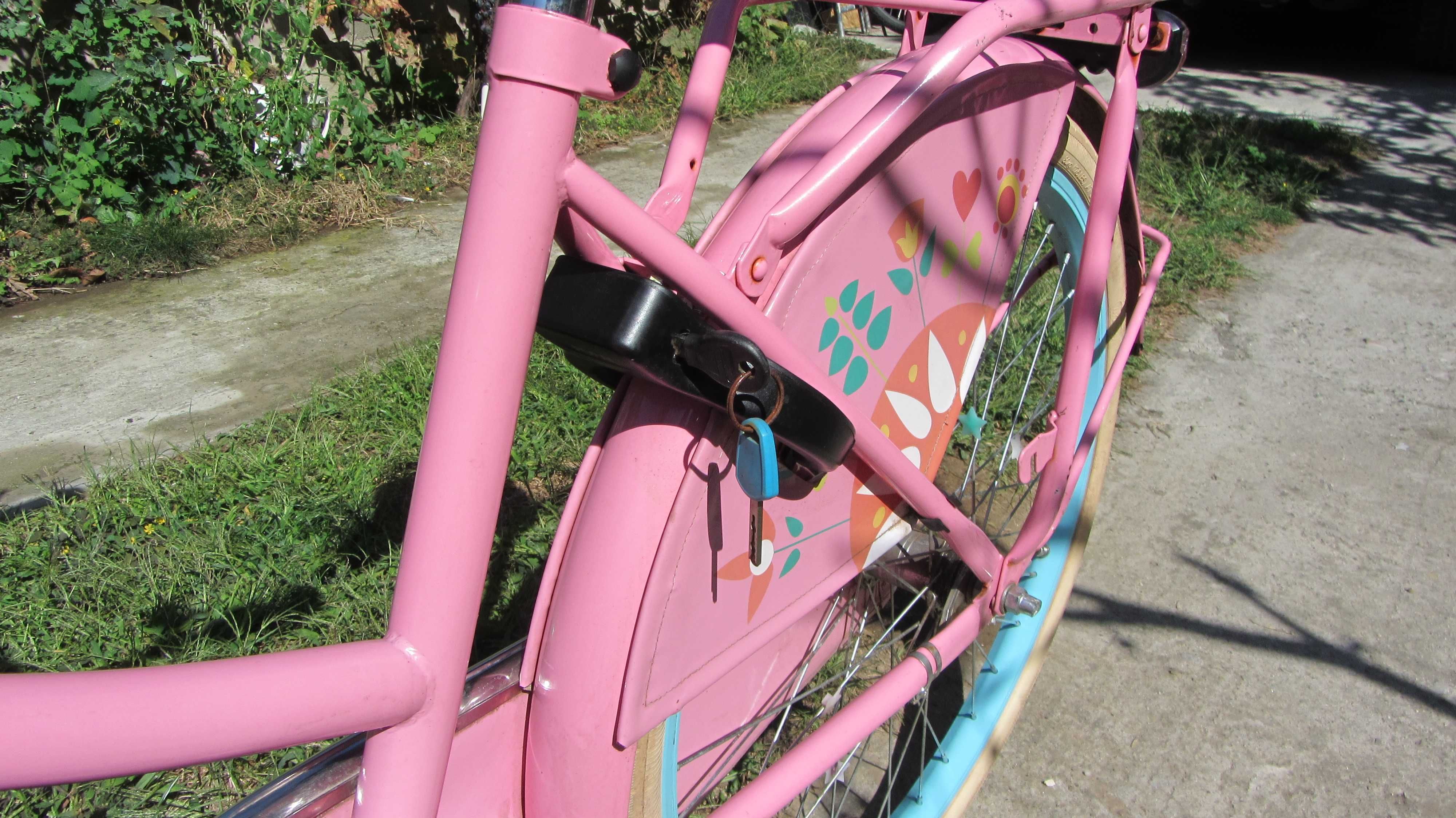 Cea mai frumoasa bicicleta roz,alba totul original perfect functionala