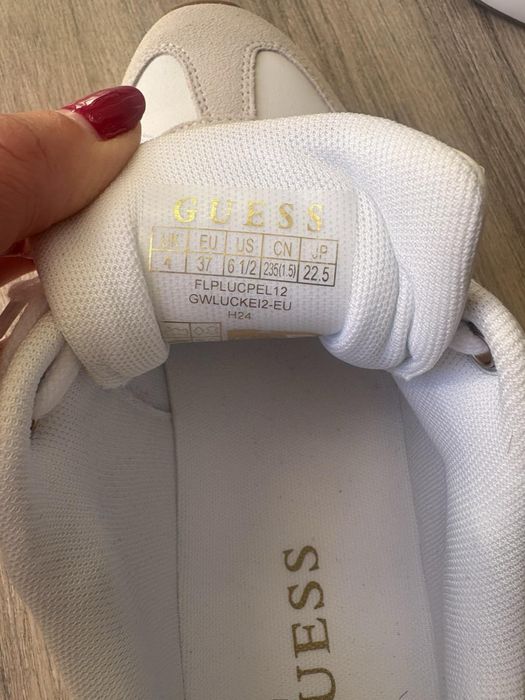 Сникърси Guess нови