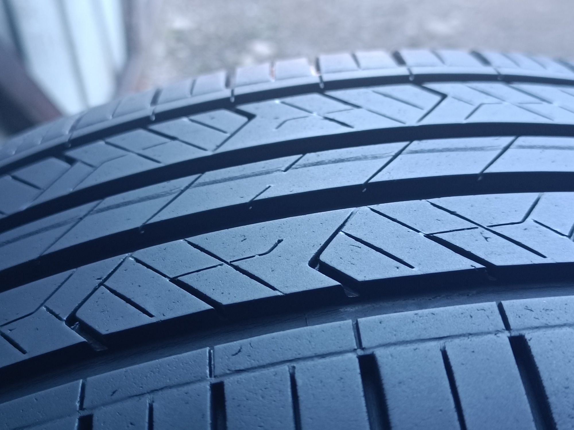 225/45/18 Hankook