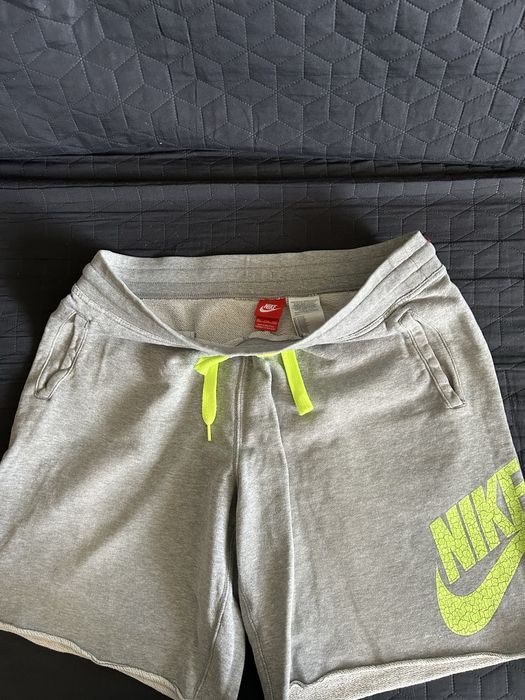 Къси панталони Nike и Champion