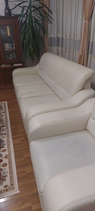 Canapea 3 locuri si 2 fotolii de vanzare