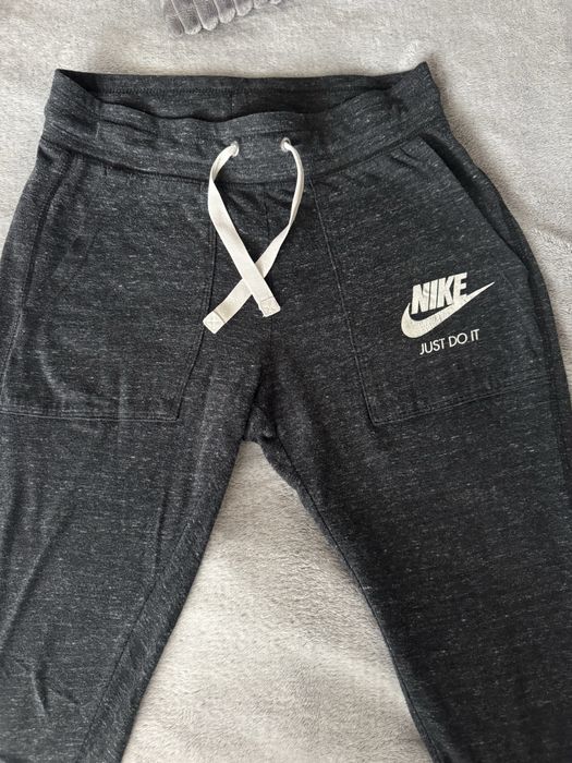 Сиво дошнище Nike