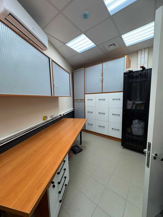 Офисная мебель на заказ и в наличии. Столы, шкафы, тумбы. не б/у