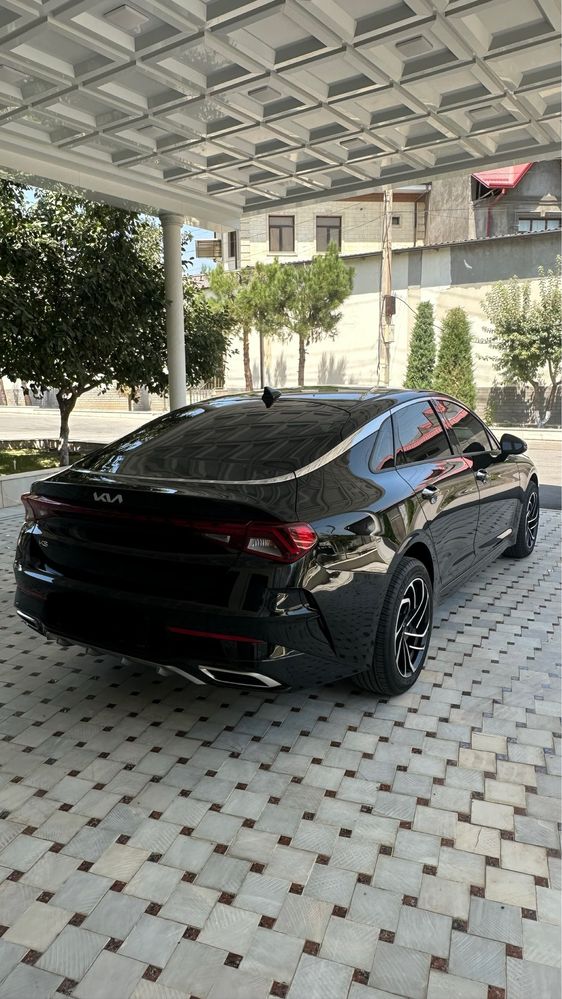 Kia k5 sotiladi