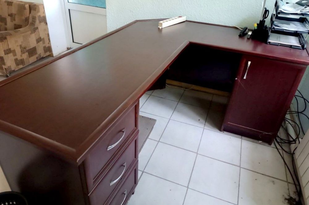 Ofis stoli va shkaf sotiladi