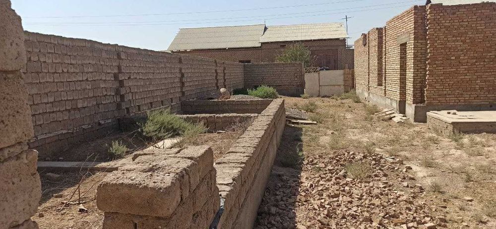 Qrulishi tugallanmagan Uy sotiladi