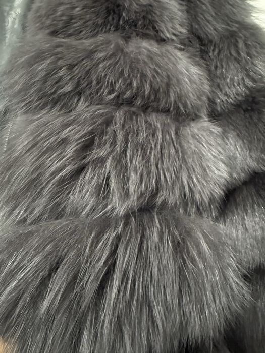 Blana de vulpe,neagra dar bate usor spre gri
