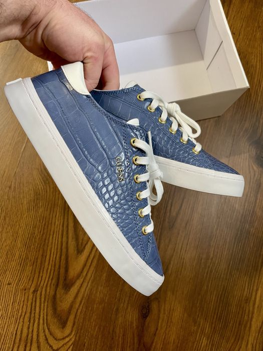 Adidasi / Sneakers Guess Ester