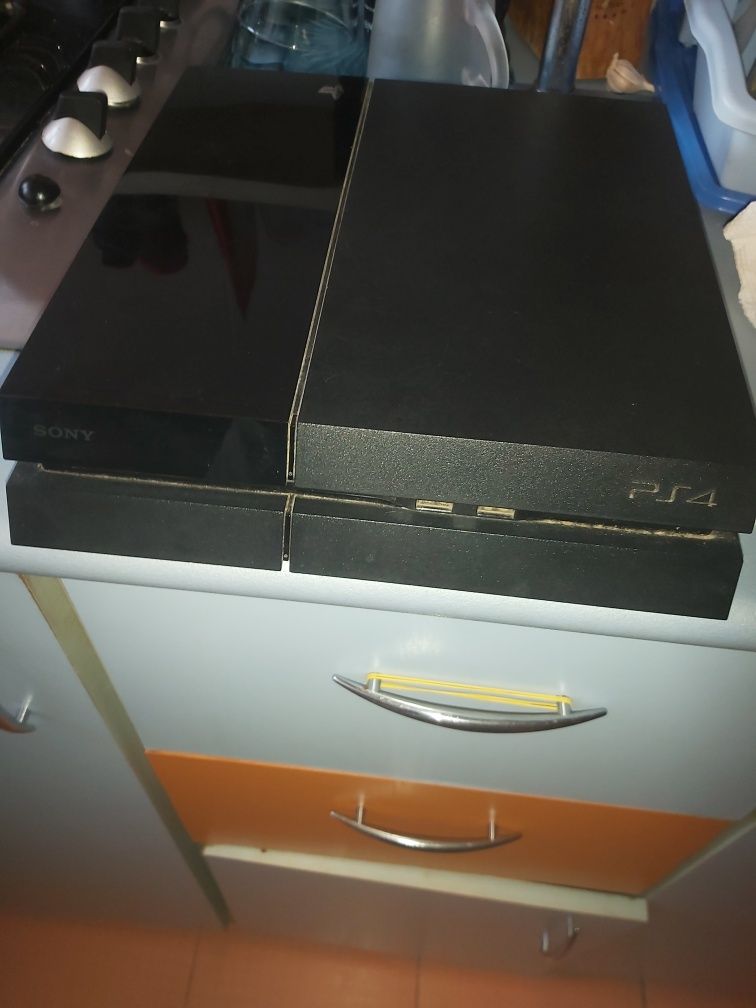 PS4 în stare perfectă de functionare