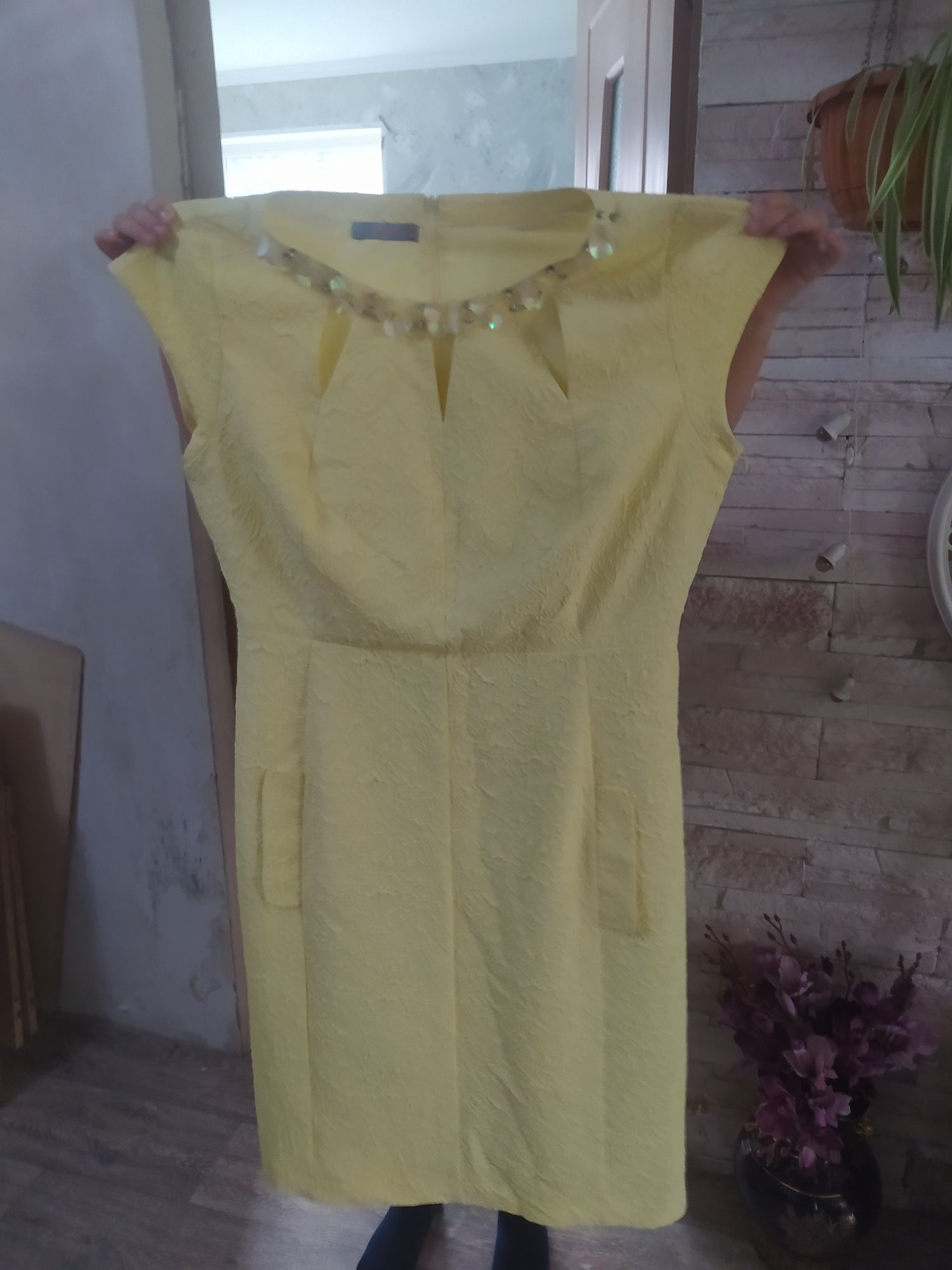 Платье50р,пенка желтого цвета