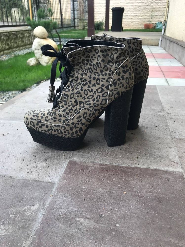 Botine cu toc si platforma Asos