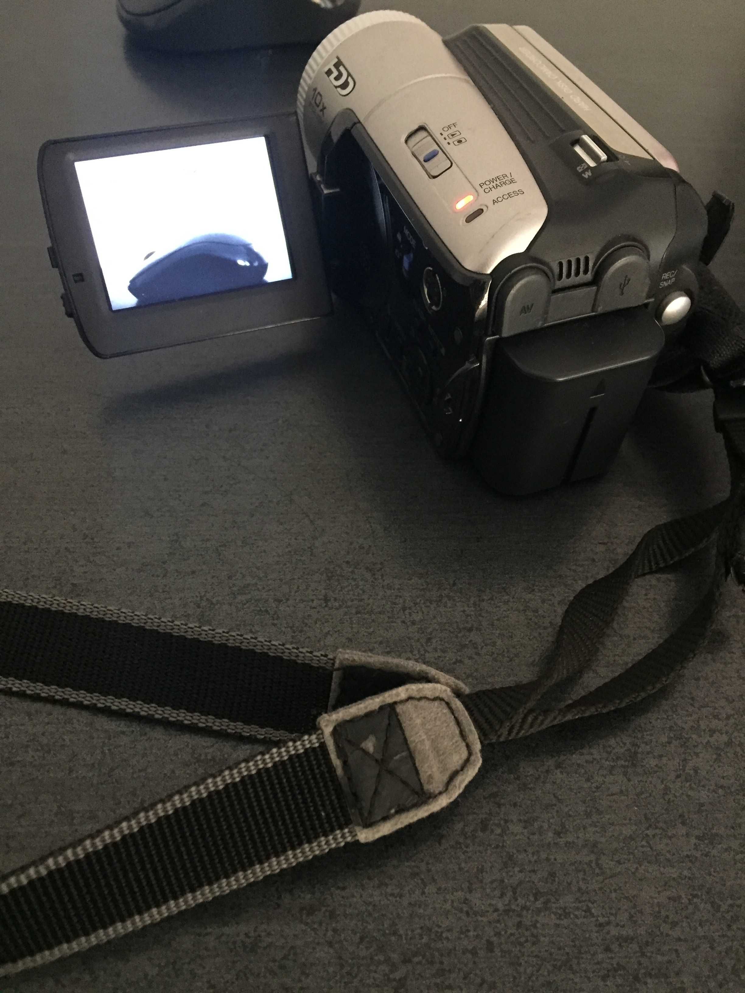 Vand camera JVC cu toate accesoriile