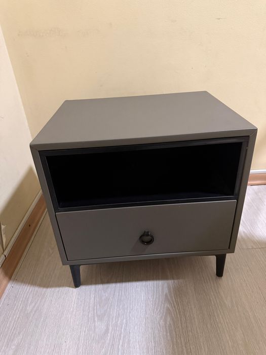Прикроватная тумбочка