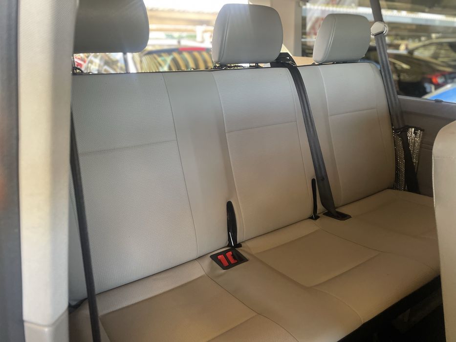 Bancheta 3 Locuri VW Caravelle Transportet T5 Tapiteria este din piele