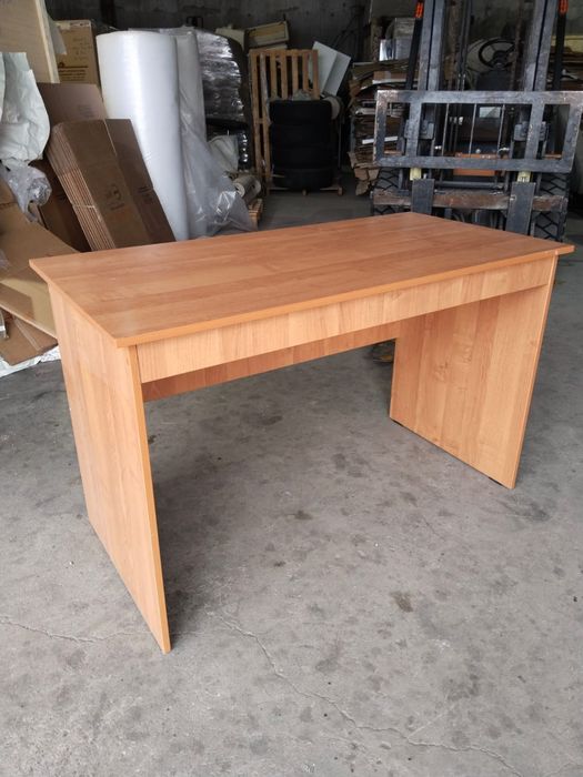 Продам столы, пуфы , камод