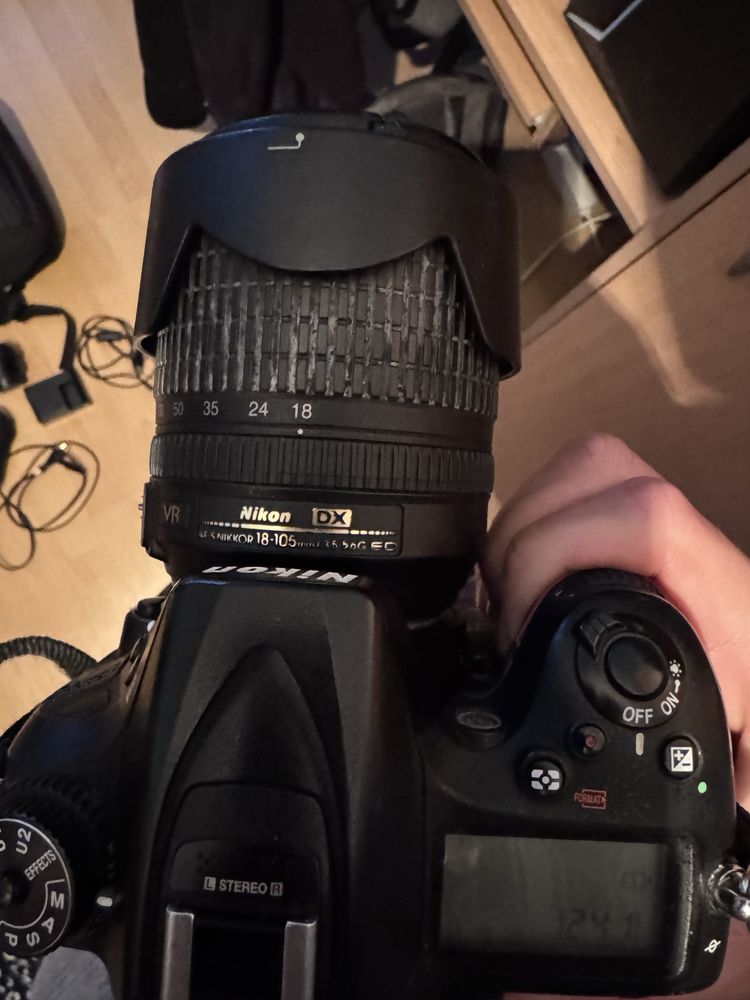 Nikon D7200 + Nikon 18-105mm + Nikon 35mm + Grip