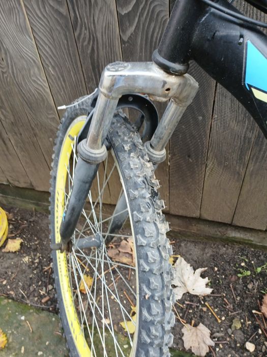 Bicicletă cu suspensii