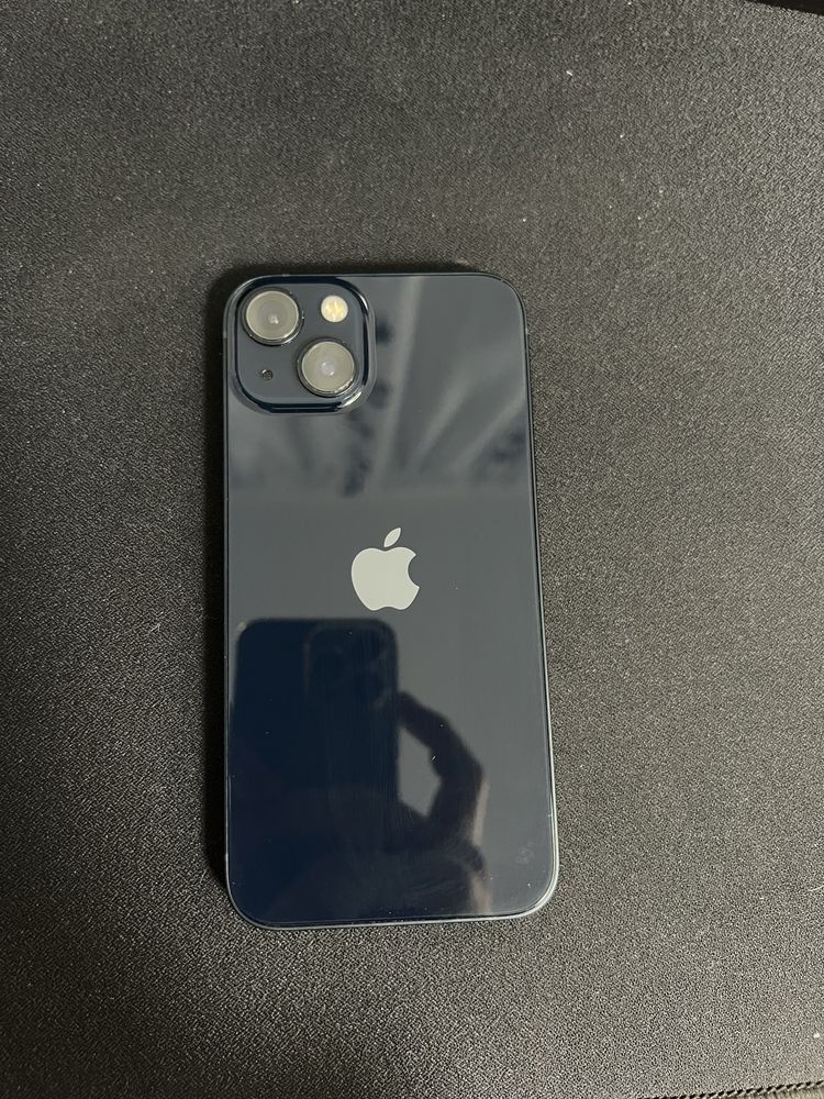 Продавам IPhone 13 128Gb Midnight използван